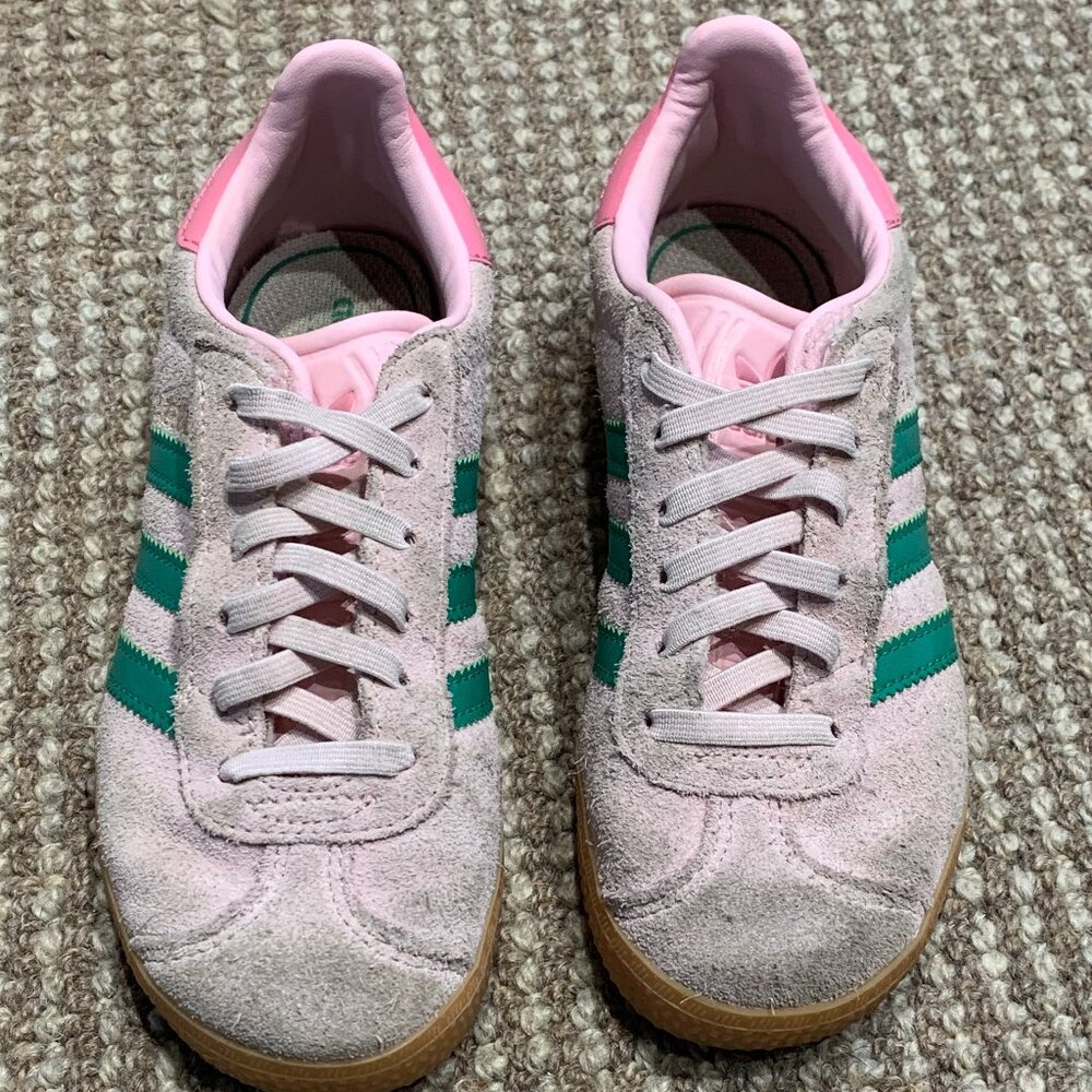adidas Kids Gazelle Low-Top Sneaker Pink/Green Suede – Size 13K